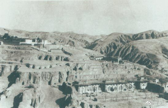 1947年12月25日至28日，中共中央在陜北米脂楊家溝召開(kāi)擴大會(huì )議（十二月會(huì )議）。圖為會(huì )議會(huì )址。