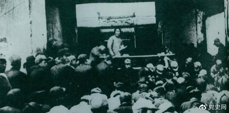 1935年12月27日，毛澤東在陜北瓦窯堡黨的活動(dòng)分子會(huì )議上作《論反對日本帝國主義的策略》報告。